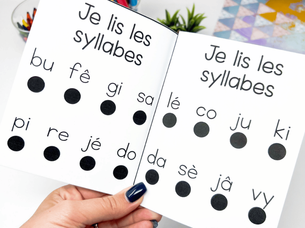 When your students are ready to learn to decode in French, use these French decodable readers with your students. They're great to use in guided reading, small groups and to send home as French home reading practice.