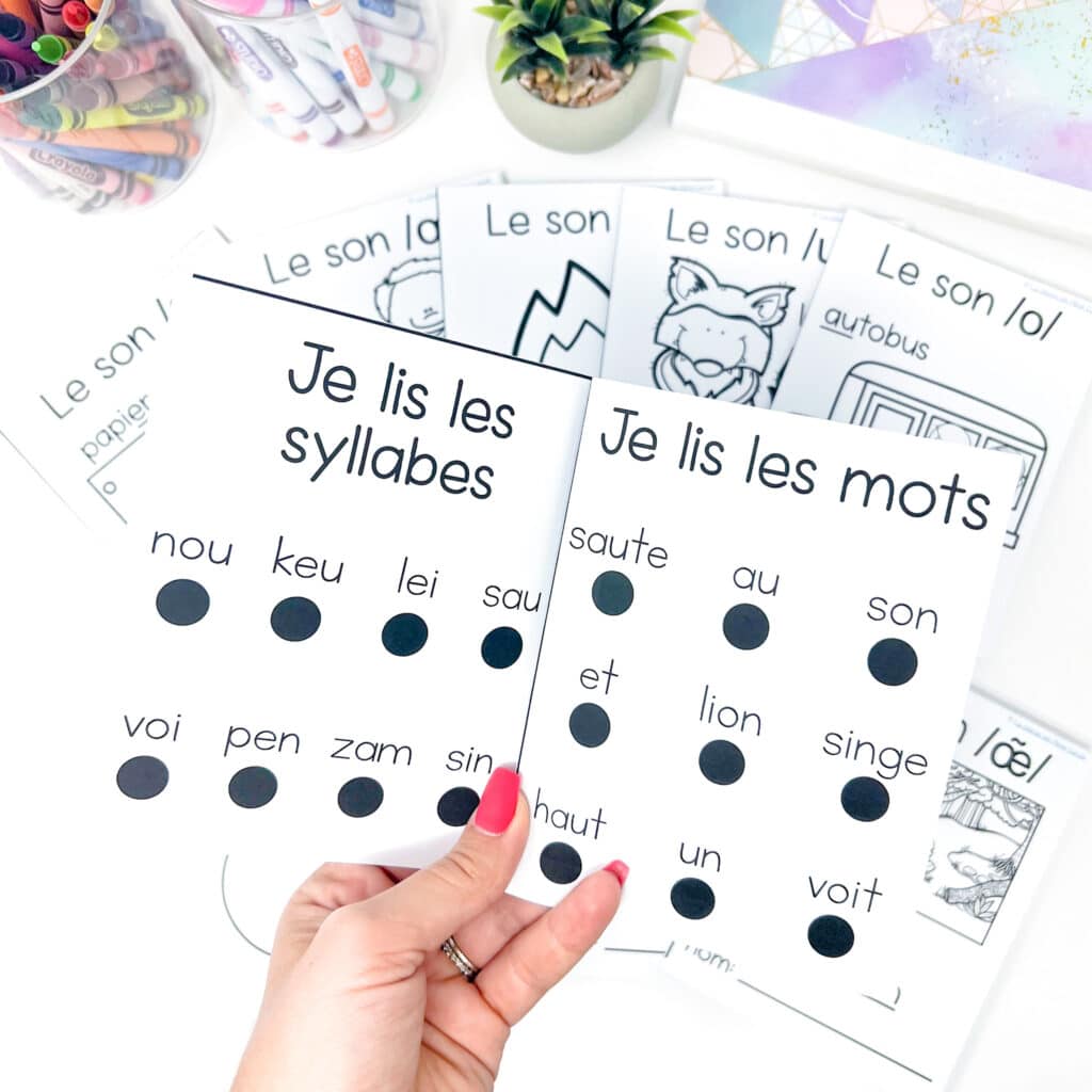 French decodable readers that focus on teaching early readers their compound sounds.