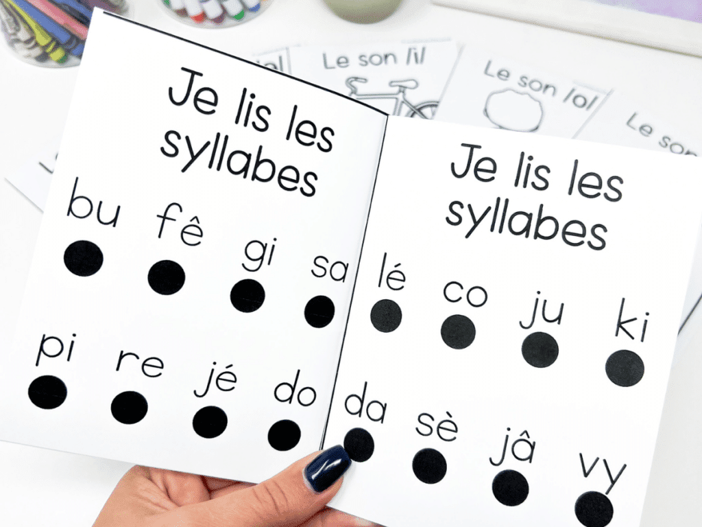 These French decodable readers focus on vowel sounds and accents. They're perfect for students who are learning to read in French! These can be used in French Immersion and in Core French