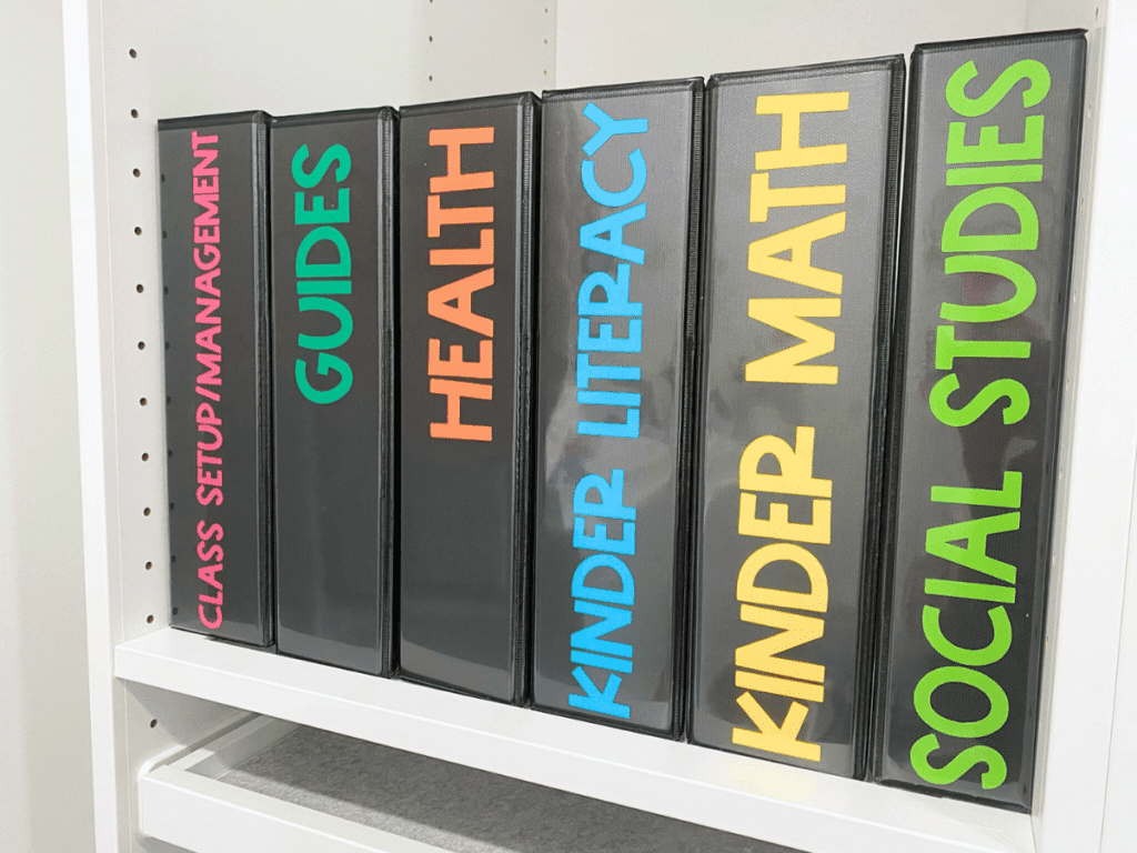 One of my favourite cricut projects for back to school is labelling all of my binders. It makes them look organized, easy to read and quick to grab.