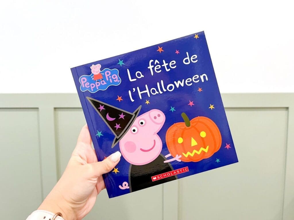 La fête de l'Halloween is a Peppa Pig book about Halloween in French