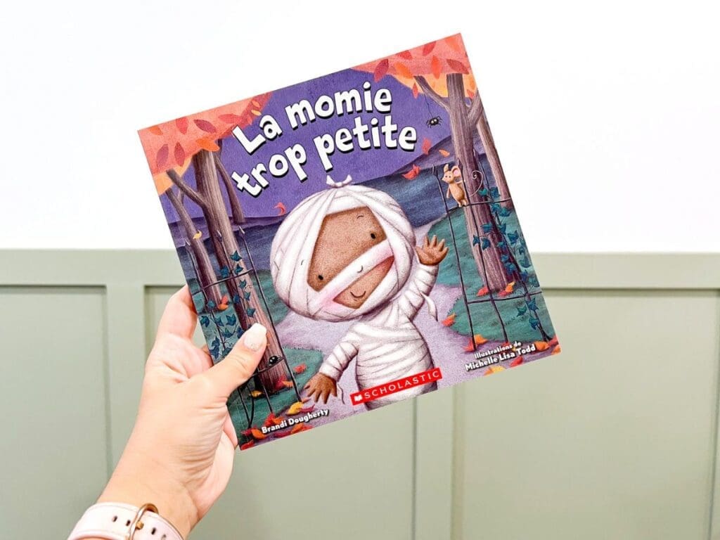 La momie trop petite is a French read aloud about a mummy that is too small to dance with her family